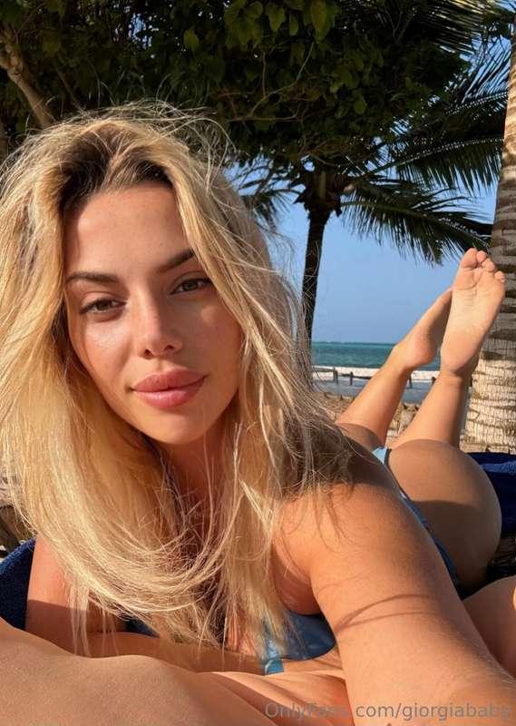 Già mi manca prendere il sole in quella magnifica spiaggia ❤..