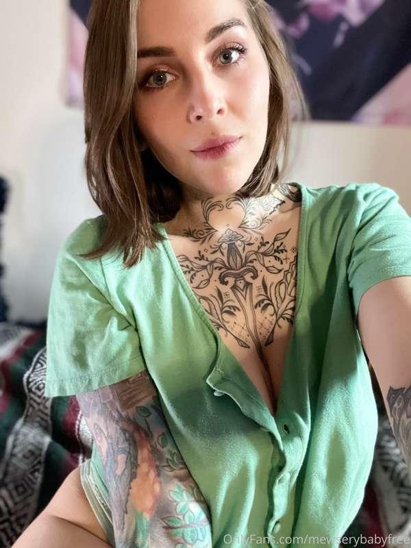 Comfy & casual, ass & tits