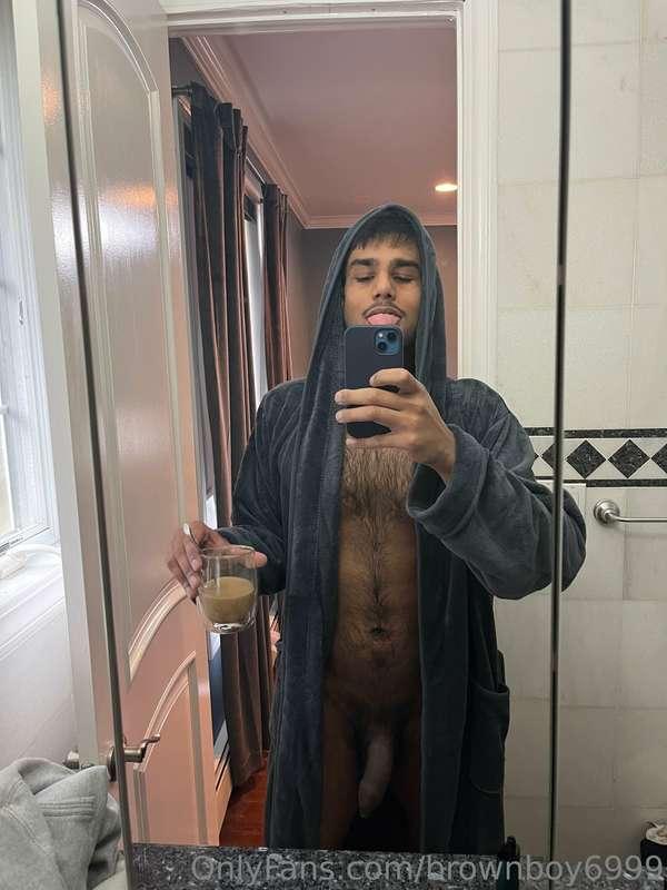 I got a new robe. Should I take more pics in it?