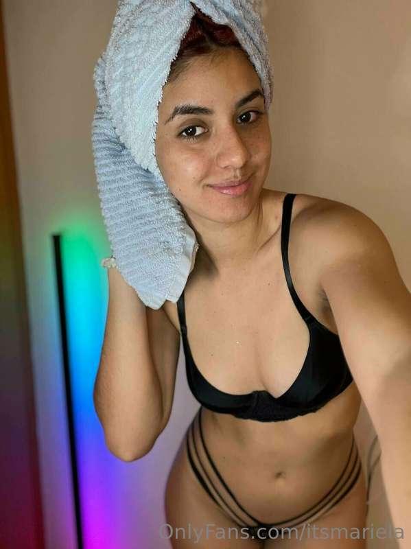 Fresh out the shower, dry and clean for the night to come. 🥥..