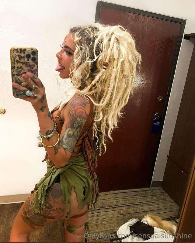 Throw back...stage ready 👅
