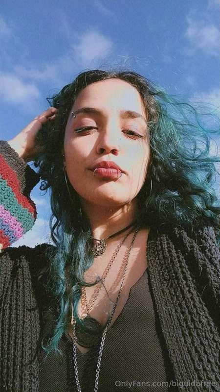 Catching some sun and good vibes 🌞💙 Hope you feel it too!