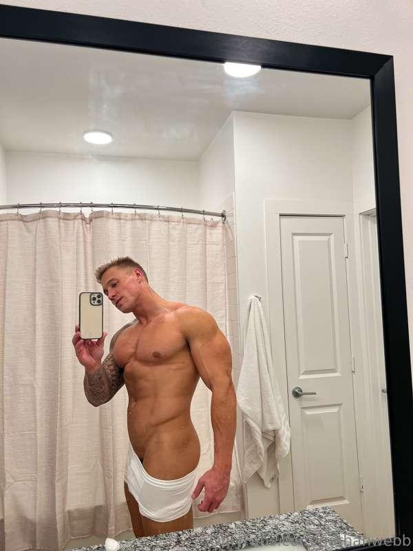 DM me if you missed my ‘Erotic Live 😈’  I’m sending it out a..
