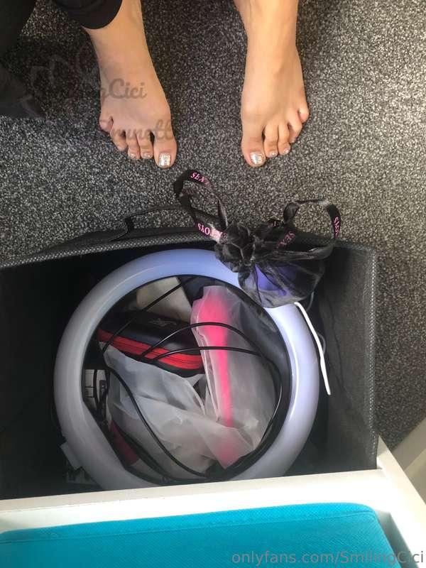 Toys & toes