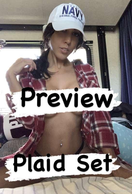 Preview of my sexy “Plaid Set”🌲
Unlock in the next post!💋💋💋