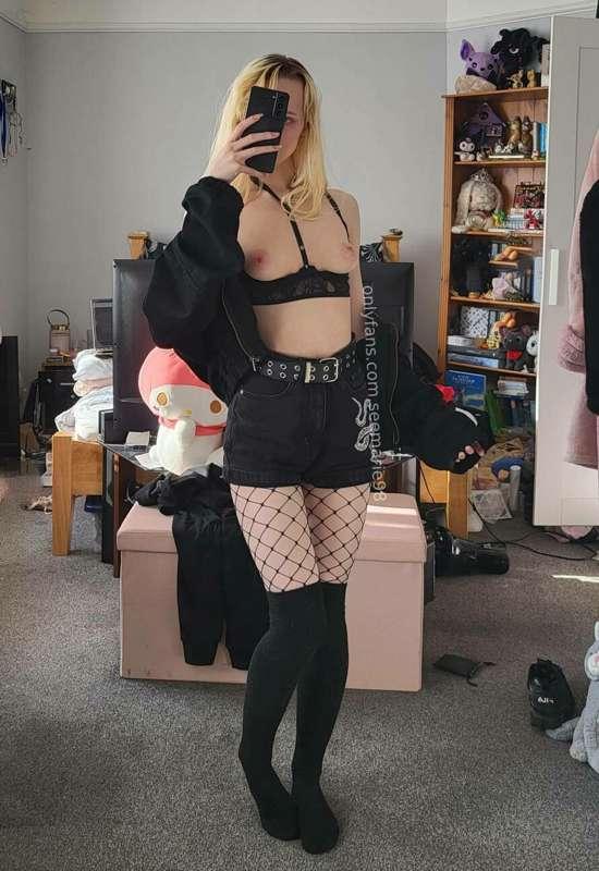 Love to try walking down the street like this one day 😏