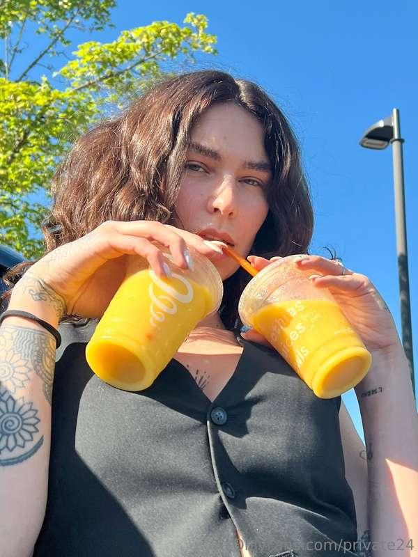 1$ smoothie or 1$ booby ?