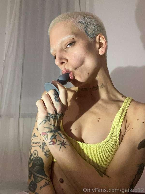 buona domenica💛 per vedere dove finisce questo dildo scrivim..