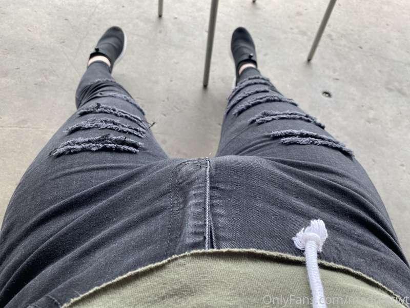 Thighs starting 2 get dummy thicc OwO