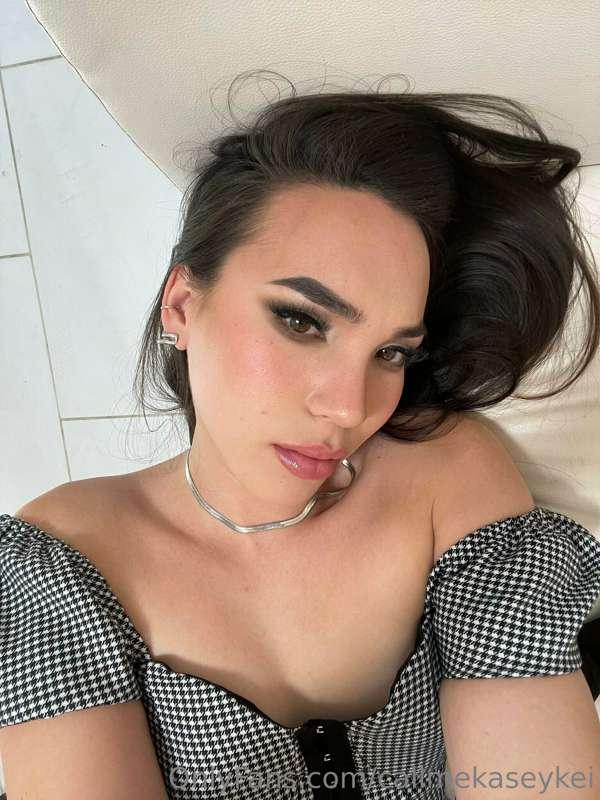 # cum hang out in my DM 💕