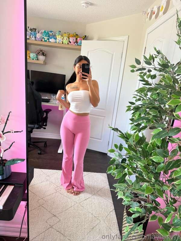 Do you like these pants on me? Mondays suck, but I hope this..