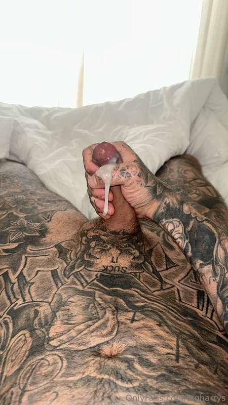 Would you lick it all up for daddy😈🥵