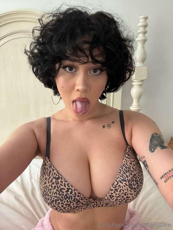 You know what's on my mind.. now give it to me 🤤