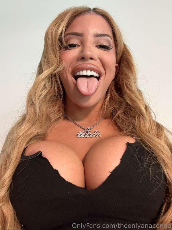 I don’t tease to be nice, I tease to watch you fall apart 👅