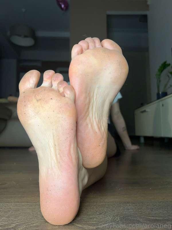 Dirty soles/ dirty socks or clean feet?