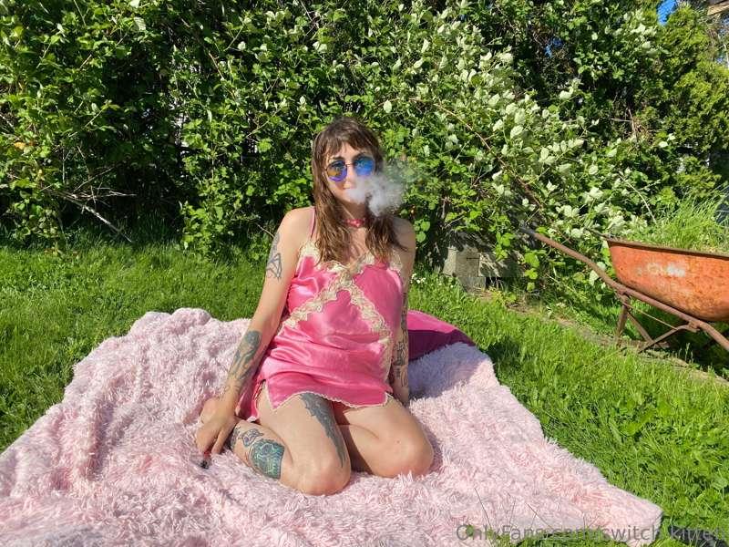 Look at this cutie @spookydaze 😍 yes, we took turns wearing ..