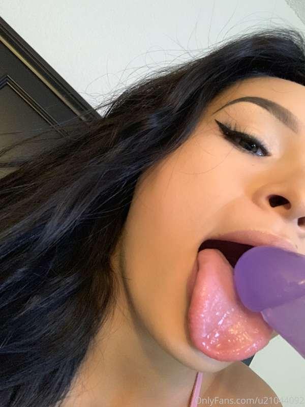 i got a new dildo otw lol guess what color