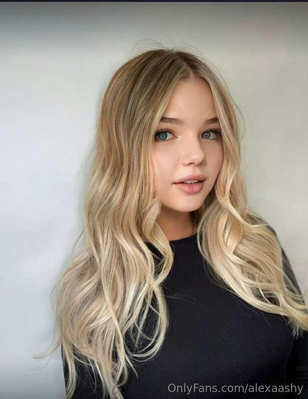 𝐅𝐑𝐄𝐄 𝐒𝐔𝐁👉 @amgalice🙈🔞 Gorgeous doll for your hot desires @am..