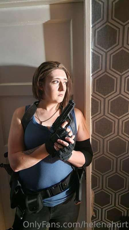While searching a Racoon city apartment for supplies, Jill V..