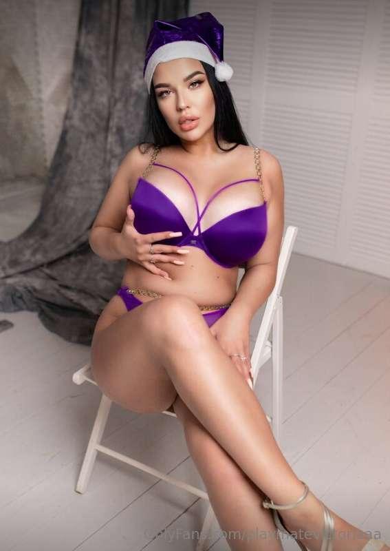This sweet girl is ready to bring your dick to orgasm!
How a..