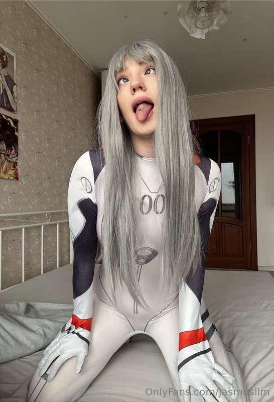 I'm sure you've never met such a beautiful 18 y.o girl @miyh..