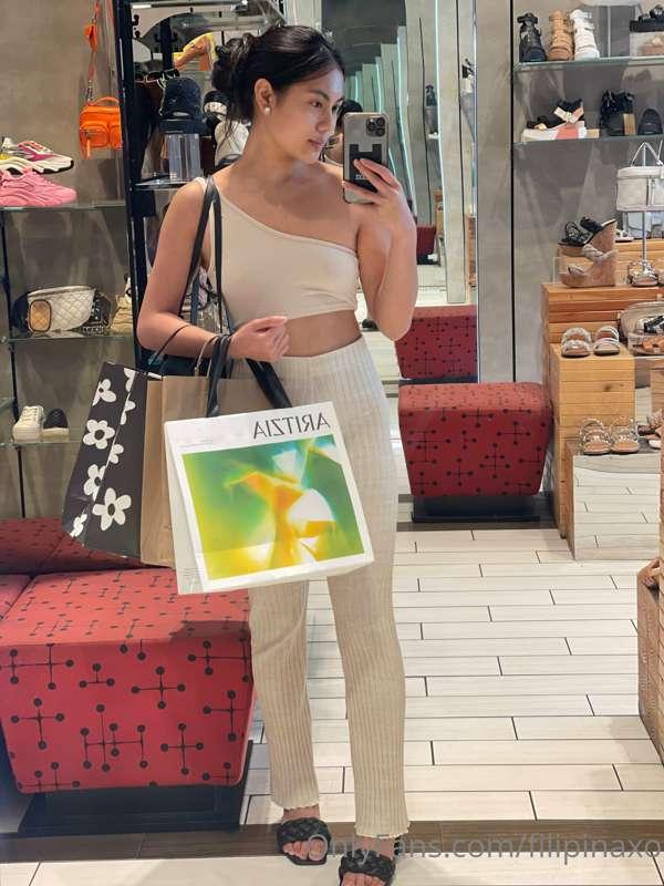 Happy Monday! I went shopping today 🙇🏻‍♀️ I started off my d..