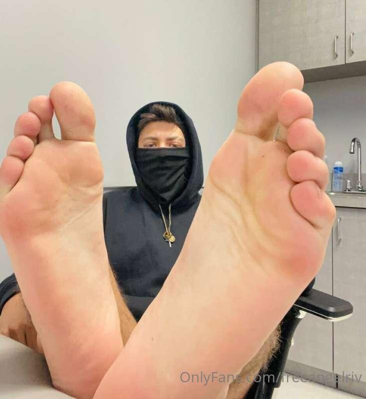 Feet pics