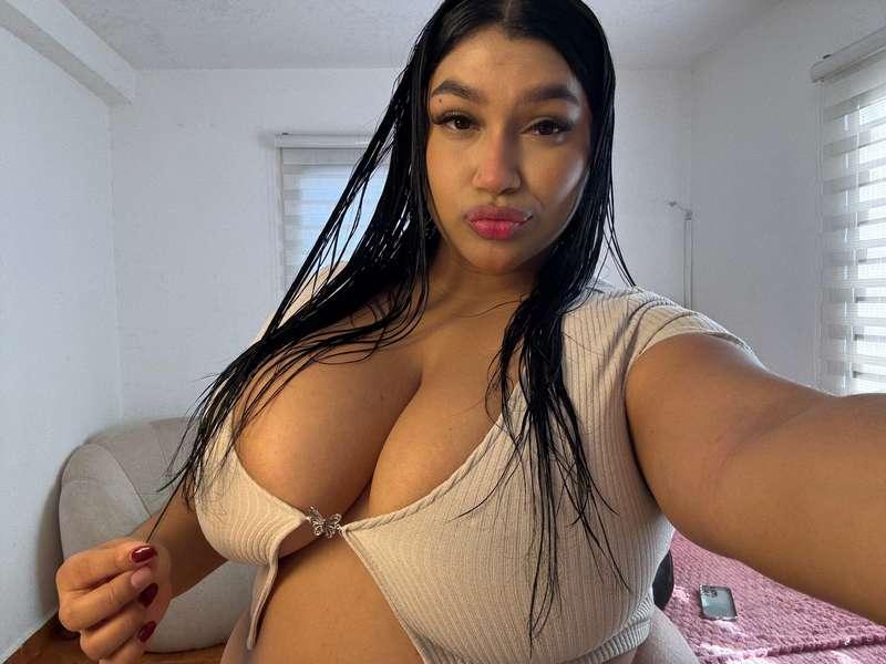 be honest, do I make it throb?🍆🙈