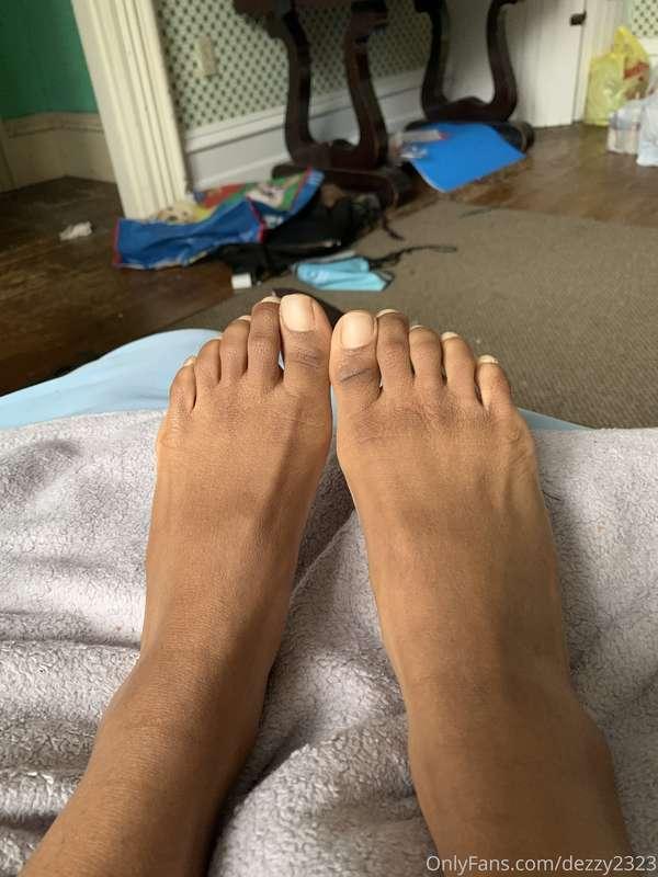 Anyone have a foot fetish ? Jw