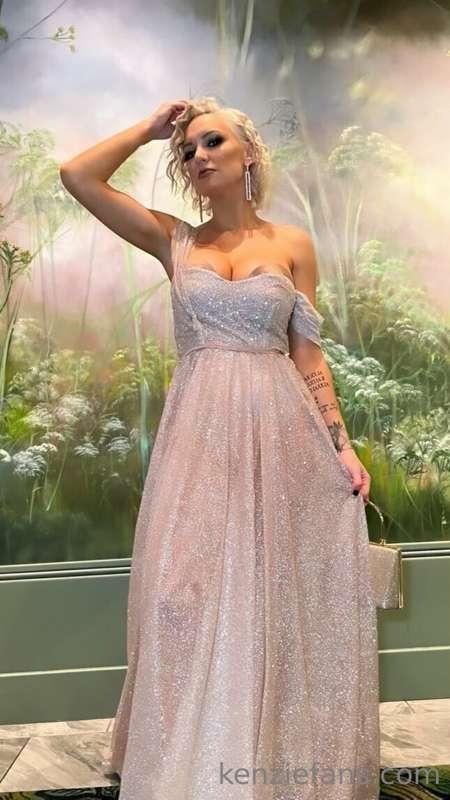 Who liked my AVN dress??
