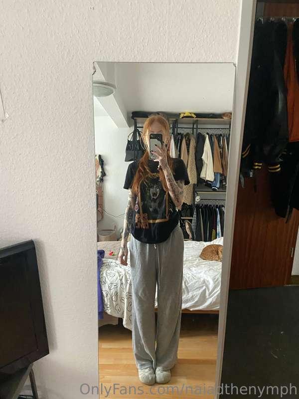 swipe to take my pjs off! :3 

i have to take a break from s..