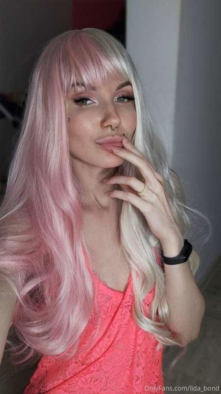Don't you think I look cute in this wig? 💕