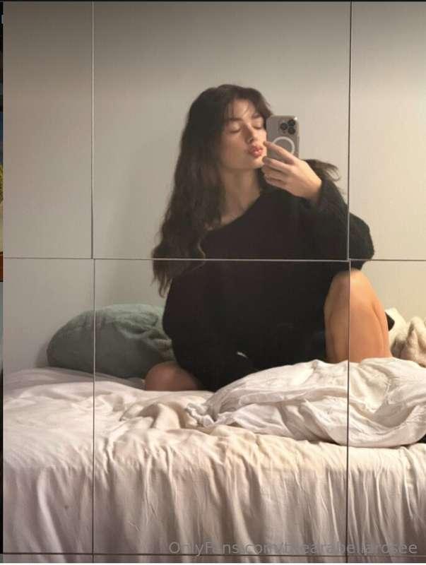 Bed’s comfy, wanna see? 🤍