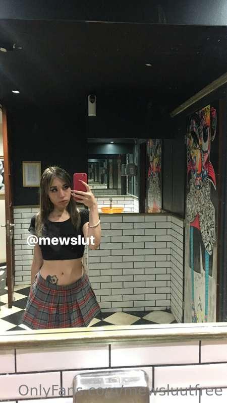 Tomorrow I'll do a live in my vip OF @mewslut   I'll be show..