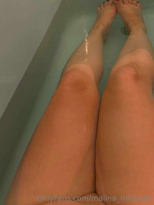See my thick thighs spread open on my VIP Onlyfans.com/naugh..
