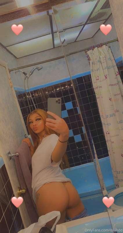 ‘Nigga said he liked barbies so I became one’ 😝 #NewColorAle..
