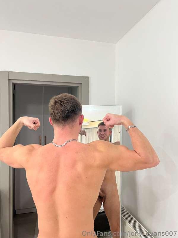 Can u rate my sexy back from 1 to 10?
