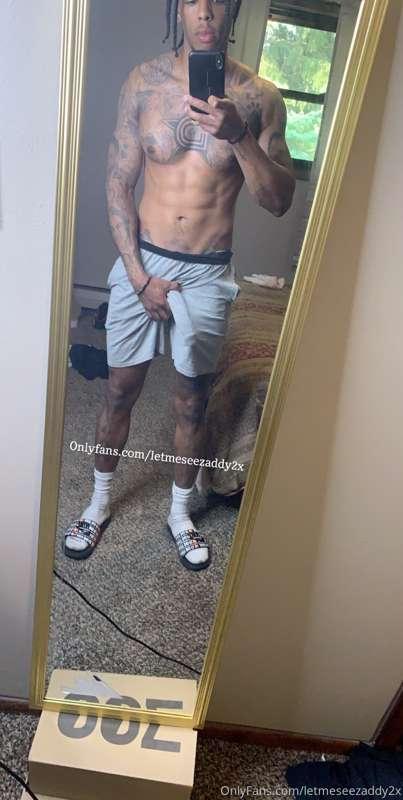Who wanna come charm this snake 🐍  out my pants?👀
