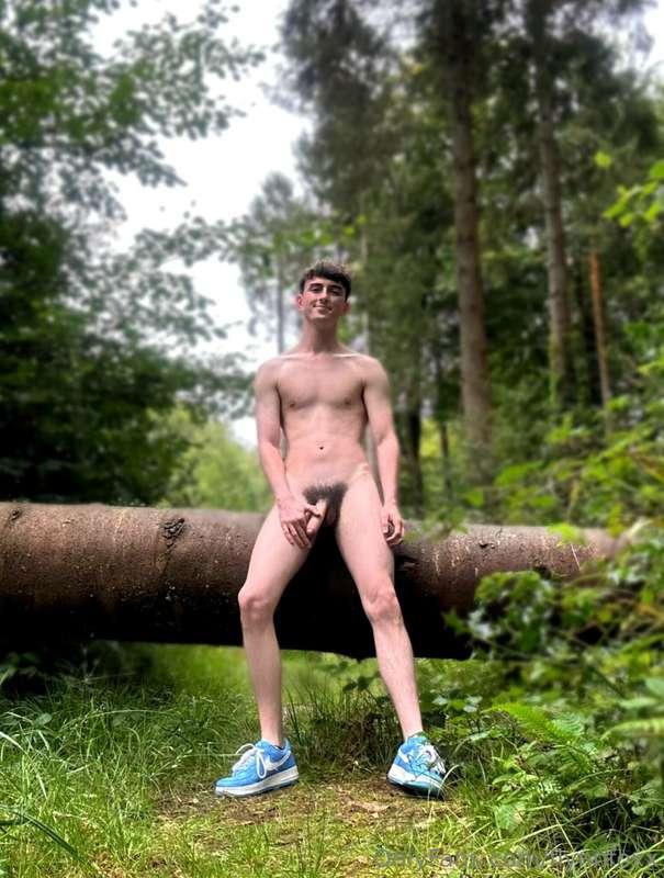 Who wants to bend me over this log? 🤭