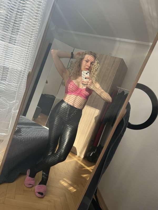 Good morning 😘 I DO love this leather leggings from Calzedonia. Even just for daily outfit.