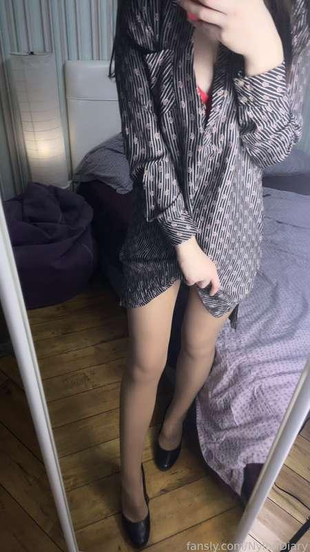 Silky dress + silky nylons 🤩

#nylon #pantyhose #fetish #nylons #selfie #tights #legs #outfit #fyp #brunette