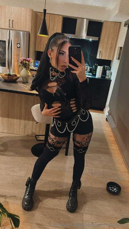 do you like it when a woman takes control?😈