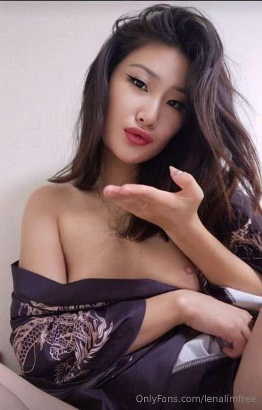 Take a look at my asian pussy @jandiasia #advertising
