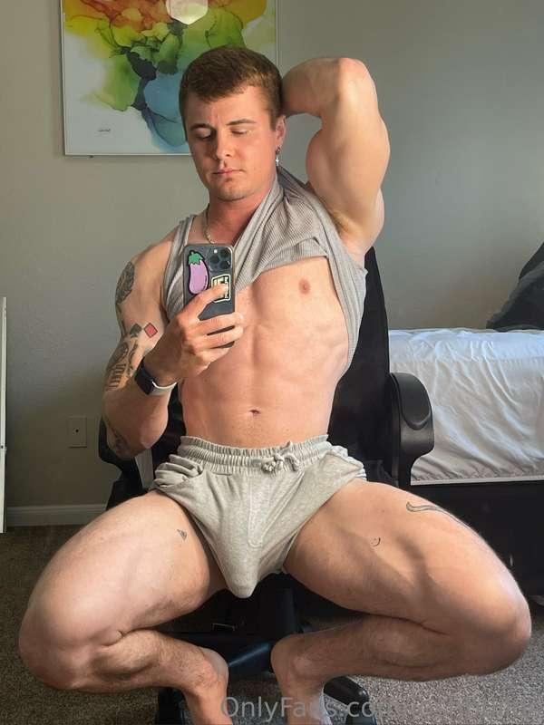 Like this if you would go down on my fat dick 😍