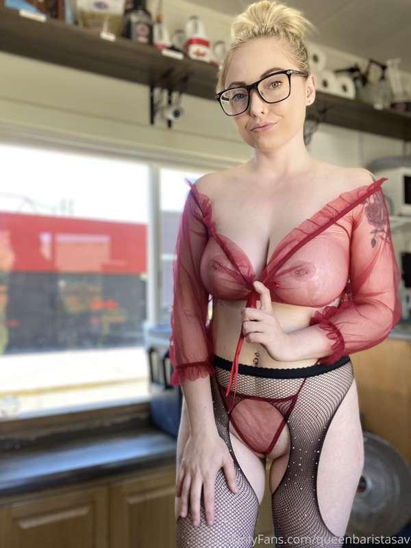It’s hump day! Tip on my post if you love my outfit ❤️❤️❤️