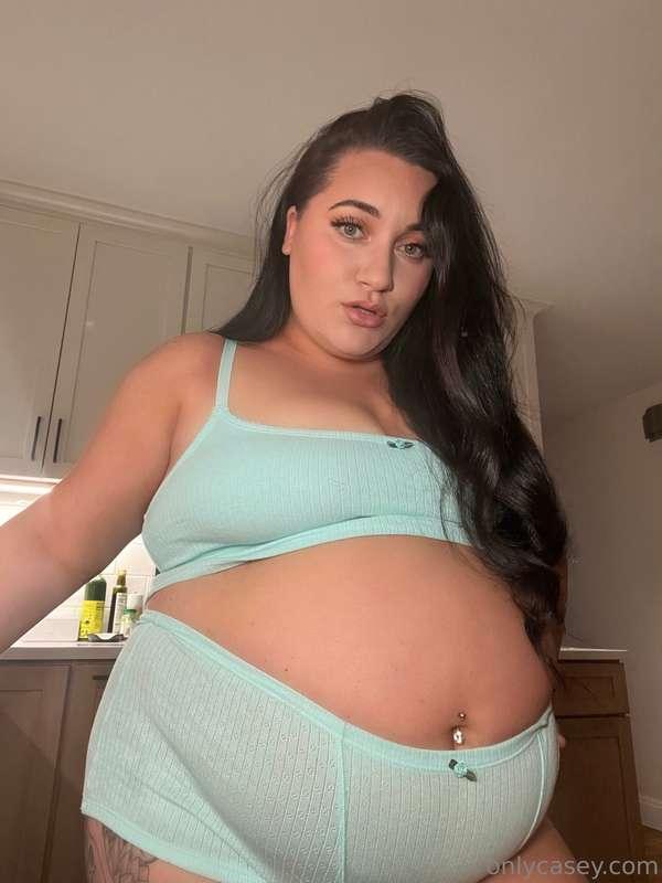 Getting dumber by the pound later 😋😏 swipe for a booty updat..