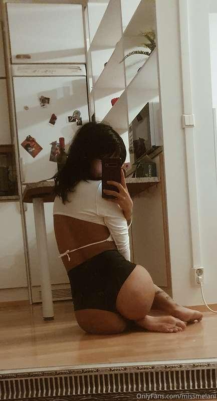 More pics with my booty shorts💋