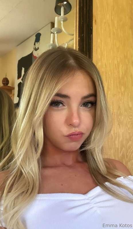 who wants kisses? 😙