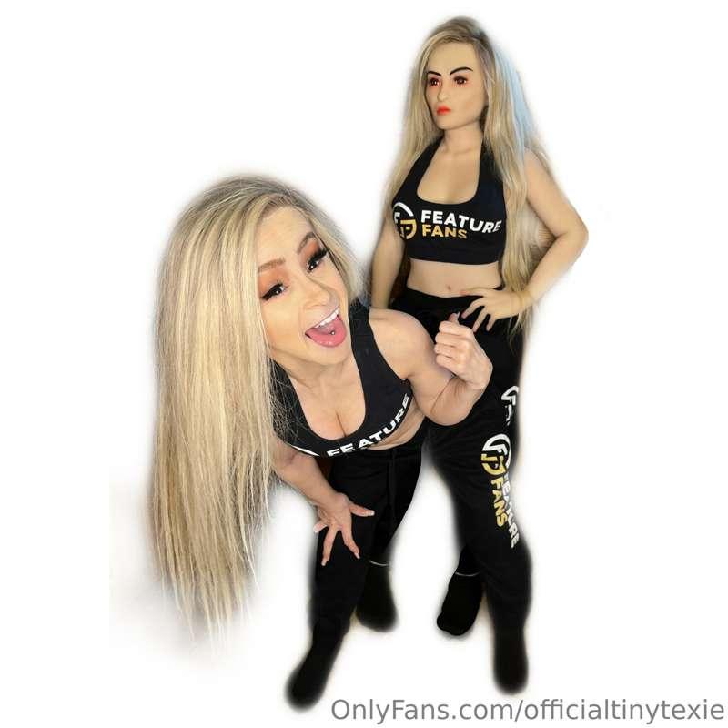 Wanna see what our pussy looks like?? Swipe➡️ Check out my w..