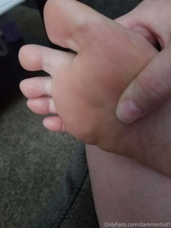 It's almost payday and my feet deserve it all. Stop drooling..